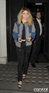 Nicola Roberts feet photo thumbnail