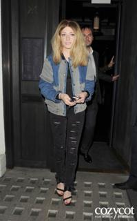 Nicola Roberts feet photo thumbnail