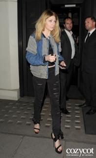 Nicola Roberts feet photo thumbnail