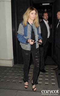 Nicola Roberts feet photo thumbnail