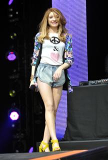 Nicola Roberts feet photo thumbnail