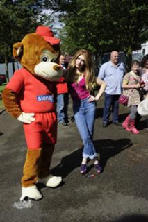 Nicola Roberts feet photo thumbnail