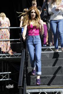 Nicola Roberts feet photo thumbnail