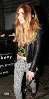 Nicola Roberts feet photo thumbnail