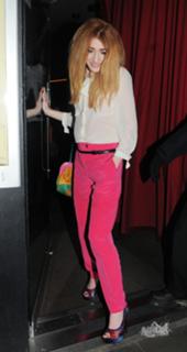 Nicola Roberts feet photo thumbnail