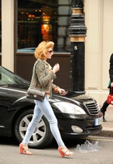 Nicola Roberts feet photo thumbnail