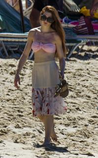 Nicola Roberts feet photo thumbnail