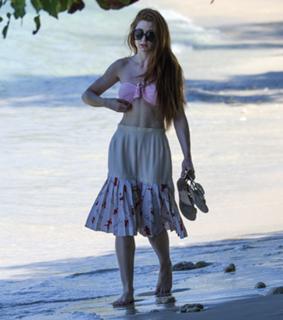 Nicola Roberts feet photo thumbnail