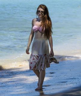 Nicola Roberts feet photo thumbnail
