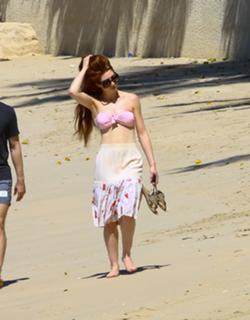 Nicola Roberts feet photo thumbnail