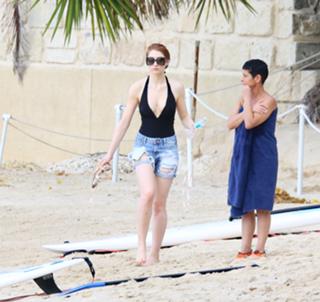 Nicola Roberts feet photo thumbnail