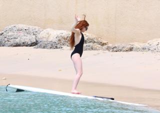 Nicola Roberts feet photo thumbnail