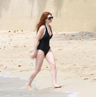 Nicola Roberts feet photo thumbnail