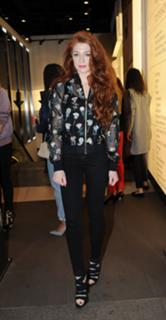 Nicola Roberts feet photo thumbnail