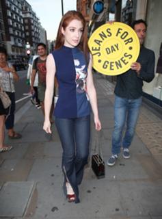 Nicola Roberts feet photo thumbnail