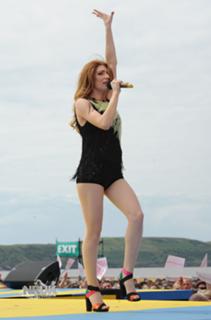 Nicola Roberts feet photo thumbnail
