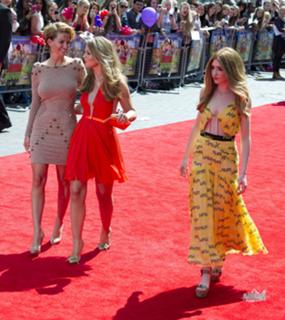 Nicola Roberts feet photo thumbnail