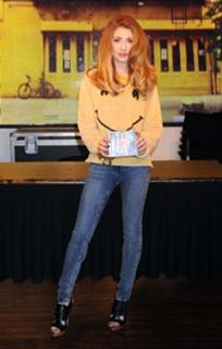 Nicola Roberts feet photo thumbnail