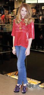 Nicola Roberts feet photo thumbnail