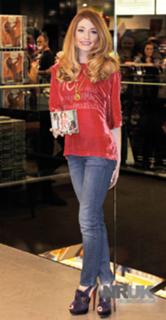 Nicola Roberts feet photo thumbnail