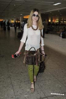 Nicola Roberts feet photo thumbnail