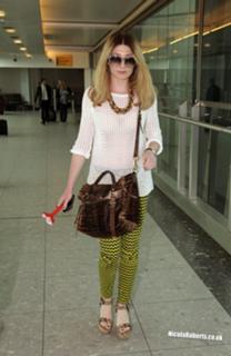 Nicola Roberts feet photo thumbnail