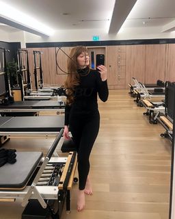 Nicola Roberts feet photo thumbnail