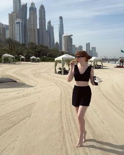 Nicola Roberts feet photo thumbnail