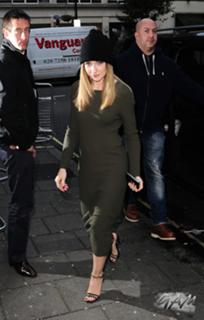 Nicola Roberts feet photo thumbnail