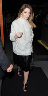 Nicola Roberts feet photo thumbnail