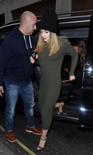 Nicola Roberts feet photo thumbnail