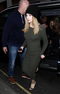 Nicola Roberts feet photo thumbnail