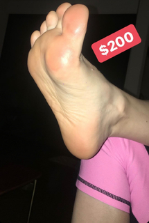 Nicole Aimée Schreiber feet photo 1
