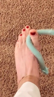 Nicole Aimée Schreiber feet photo 20