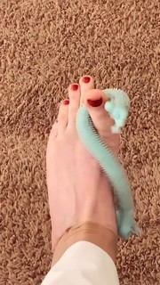 Nicole Aimée Schreiber feet photo 19
