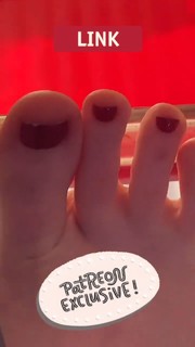 Nicole Aimée Schreiber feet photo 11