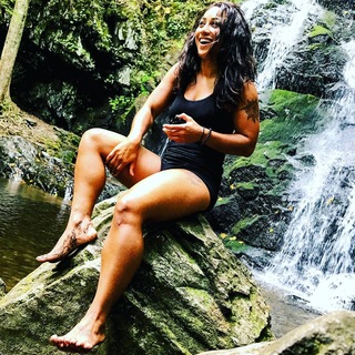 Nicole Alexander feet photo thumbnail