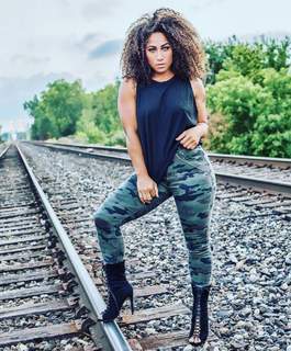 Nicole Alexander feet photo thumbnail