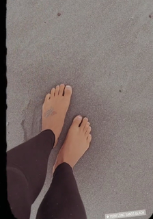 Nicole Alexander feet photo thumbnail