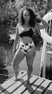 Nicole Alexander feet photo thumbnail