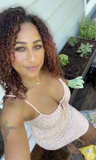 Nicole Alexander feet photo thumbnail