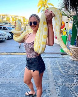 Nicole Arbour feet photo 8