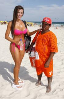 Nicole Bahls feet photo thumbnail