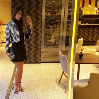 Nicole Bahls feet photo thumbnail