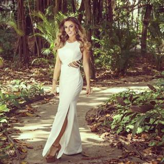 Nicole Bahls feet photo thumbnail