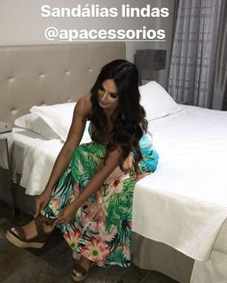 Nicole Bahls feet photo thumbnail