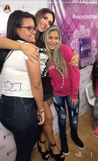 Nicole Bahls feet photo thumbnail