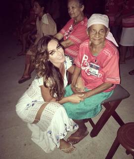 Nicole Bahls feet photo thumbnail