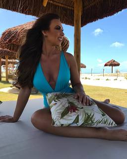 Nicole Bahls feet photo thumbnail