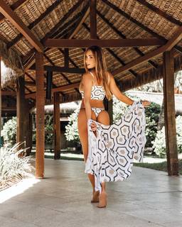 Nicole Bahls feet photo thumbnail